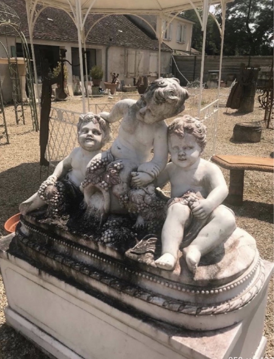 A Large Group Of Children Carved From White Marble, Depicting The Return From The Harvest  -photo-1