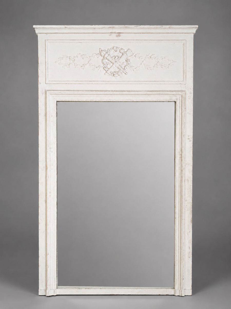 Trumeau en bois peint de style Louis XVI datant de la fin du XIXeme siècle 
