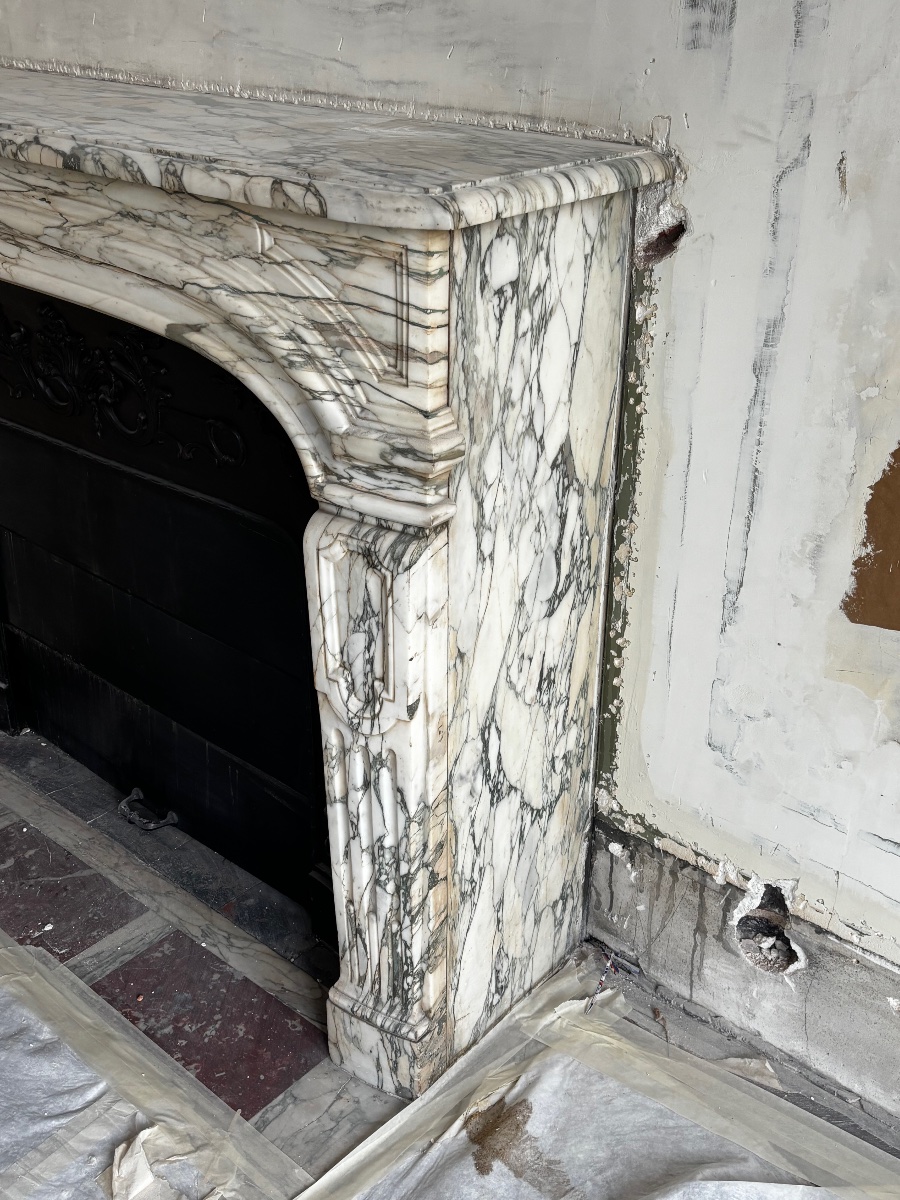 Antique Regency-style Fireplace Made Of Brèche Violette Marble, Dating From The 19th Century -photo-1