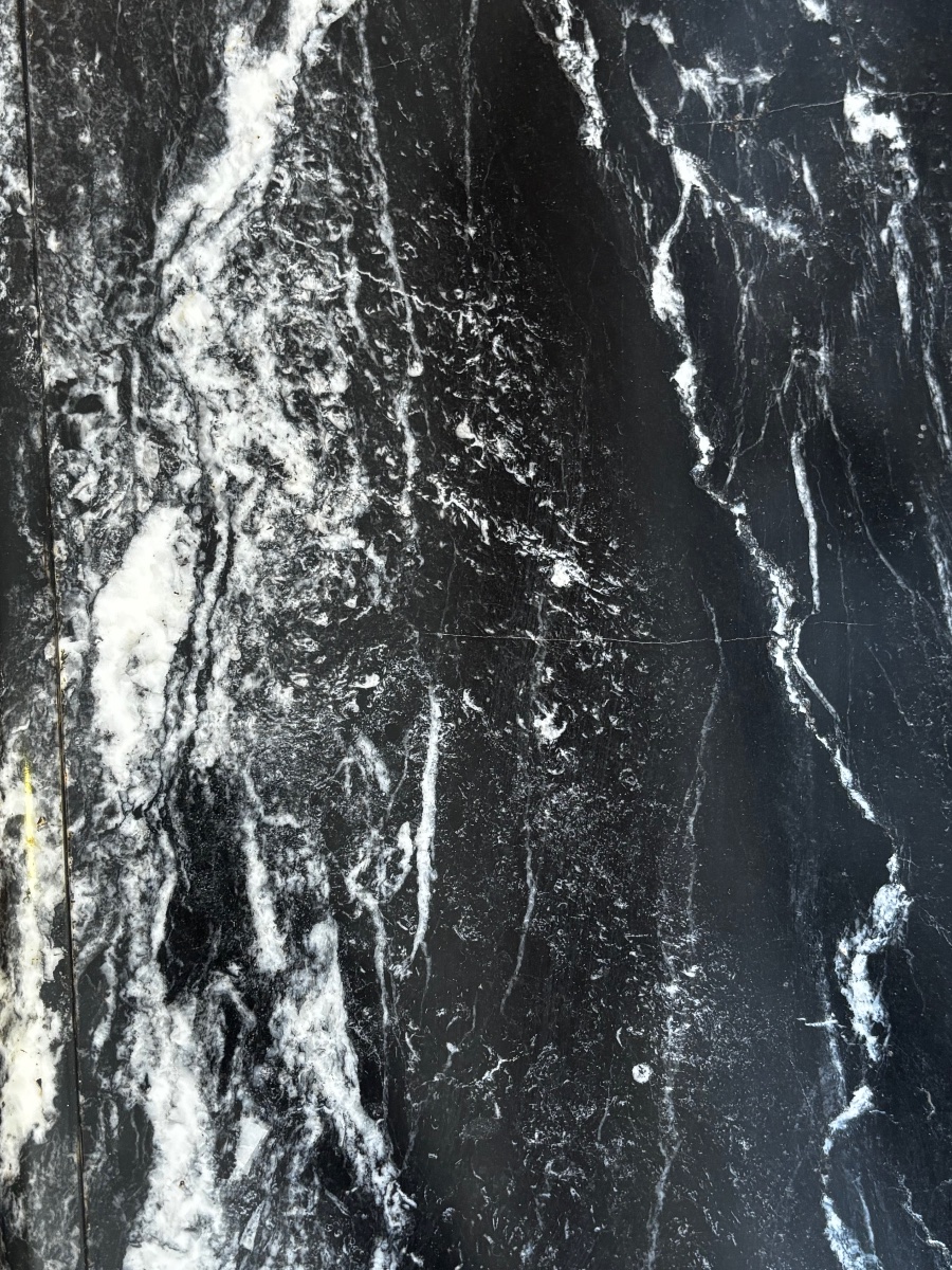 Cheminée ancienne de style Louis XIII Boudin réalisée en marbre Noir Marquina fin XIXeme siècle-photo-1