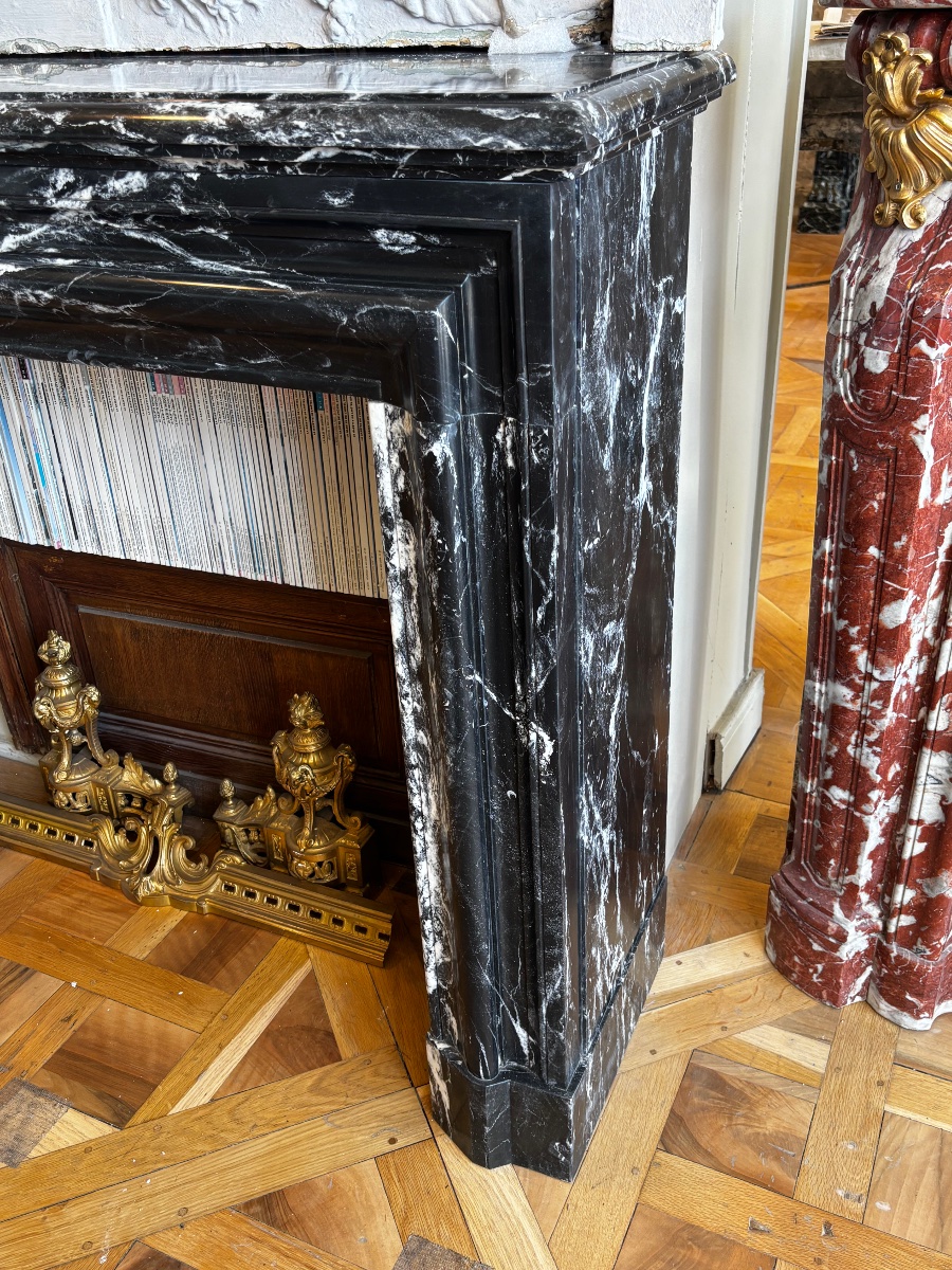 Cheminée ancienne de style Louis XIII Boudin réalisée en marbre Noir Marquina fin XIXeme siècle-photo-3