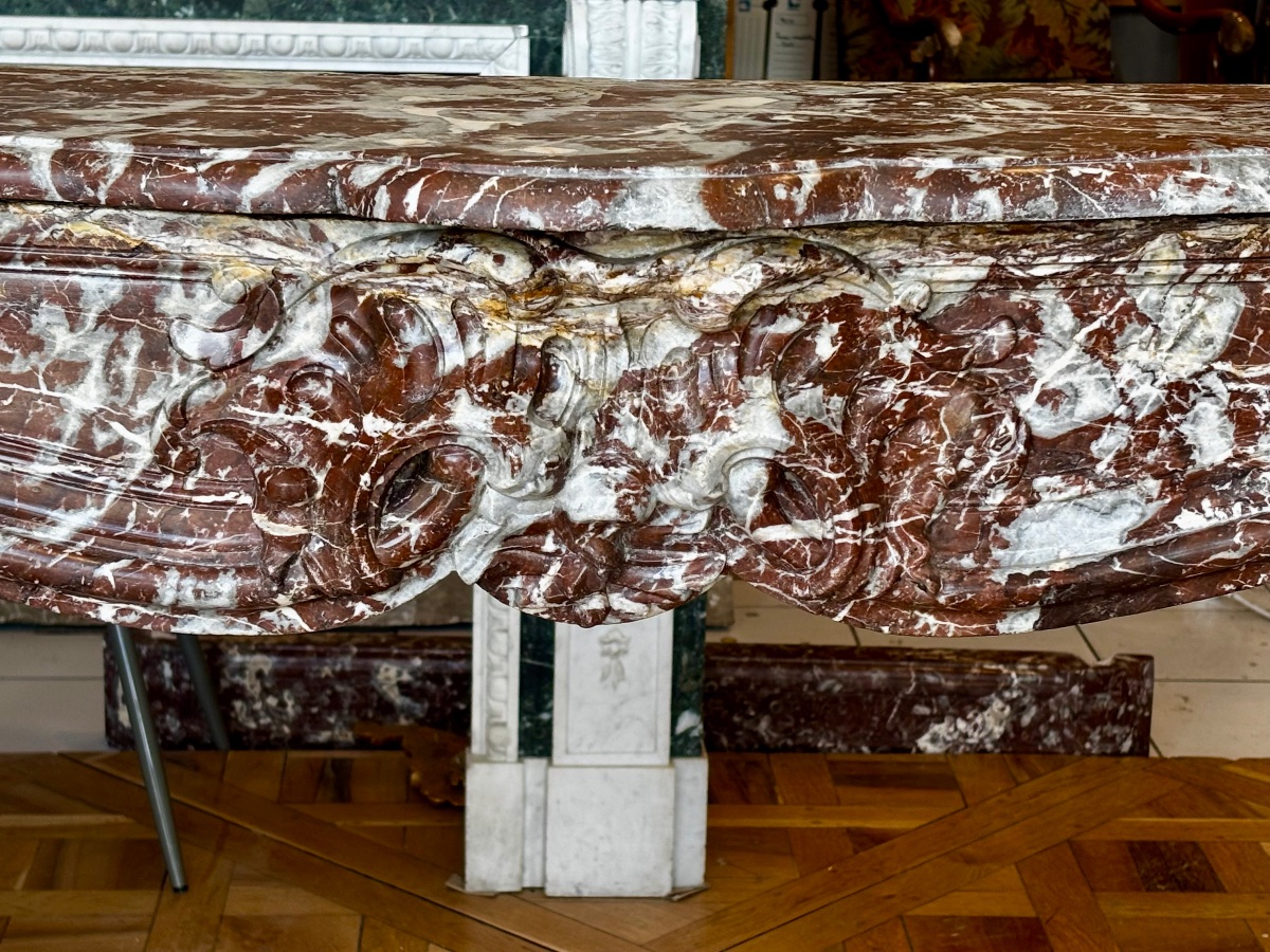 Cheminée ancienne d’époque Louis XV réalisée en marbre rouge-photo-3