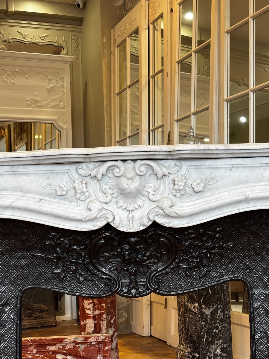 Antique Louis XV-style Fireplace Made Of White Carrara Marble, Dating From The 19th Century -photo-2