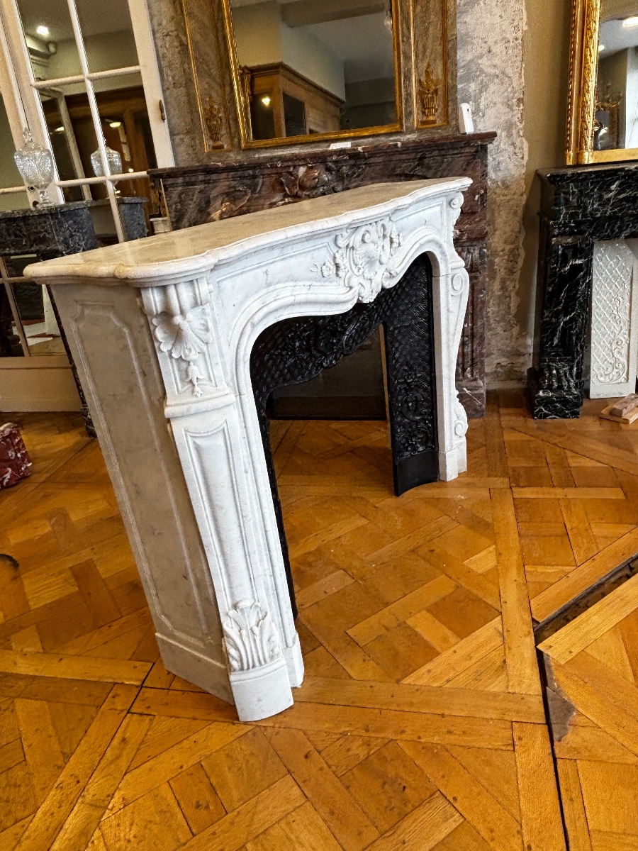 Antique Louis XV-style Fireplace Made Of White Carrara Marble, Dating From The 19th Century -photo-2