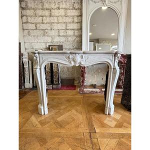 Elegant Old Louis XV Style Fireplace In White Carrara Marble Late 19th Century 