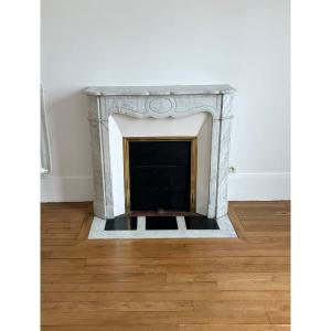 Pretty Little Old Pompadour Style Fireplace In Carrara Marble Late 19th Century