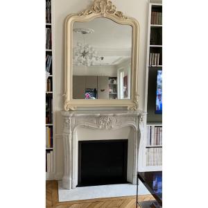 Cheminée ancienne de style Louis XV en marbre Carrare datant de la fin du XIXeme siècle 