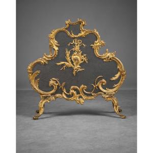 Par feu de cheminée ancien de style Louis XV rocaille en bronze doré fin du XIXeme siècle 