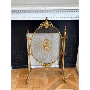 Pare feu doré de style Louis XVI réalisée en bronze doré datant de la fin du XIXeme siècle 