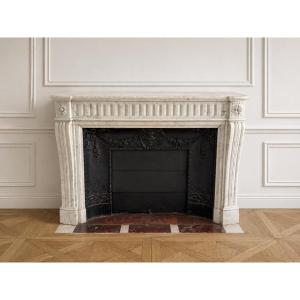 Louis XVI Style Mantel In White Carrara Marble From The Late 19th Century