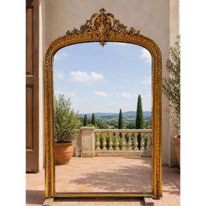 Miroir de cheminée doré à la feuille d’or de style Louis XV datant de la fin XIXeme