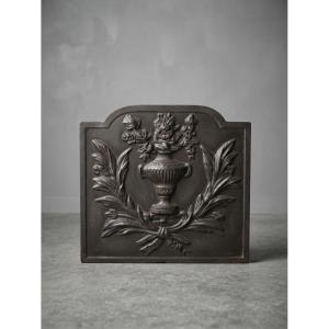 Petite plaque de Cheminee en Fonte  à décor d’un Vase Médicis et Guirlande de Fleurs