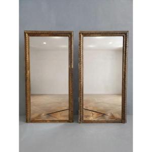 Paire de miroirs de cheminées de style Louis XVI dorés datant de la fin du XIXeme siècle