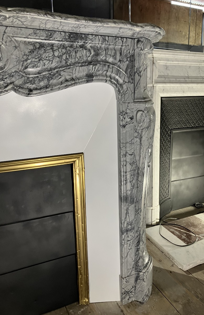 Cheminée Ancienne de Style LOUIS XV en marbre bleu fleuri.-photo-4