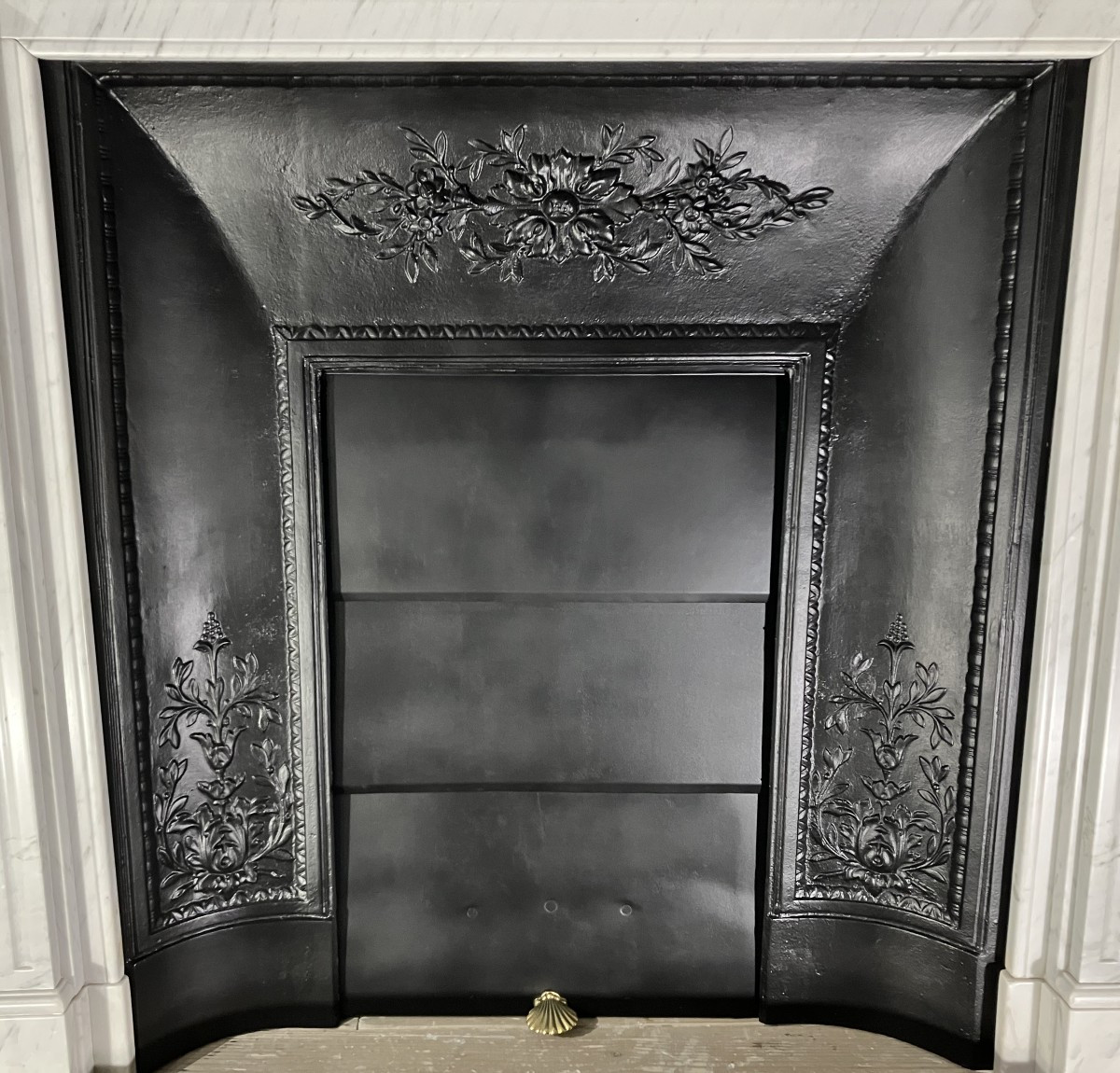 Petite Cheminée Ancienne de Style LOUIS XVI en Marbre Blanc Veiné.-photo-2