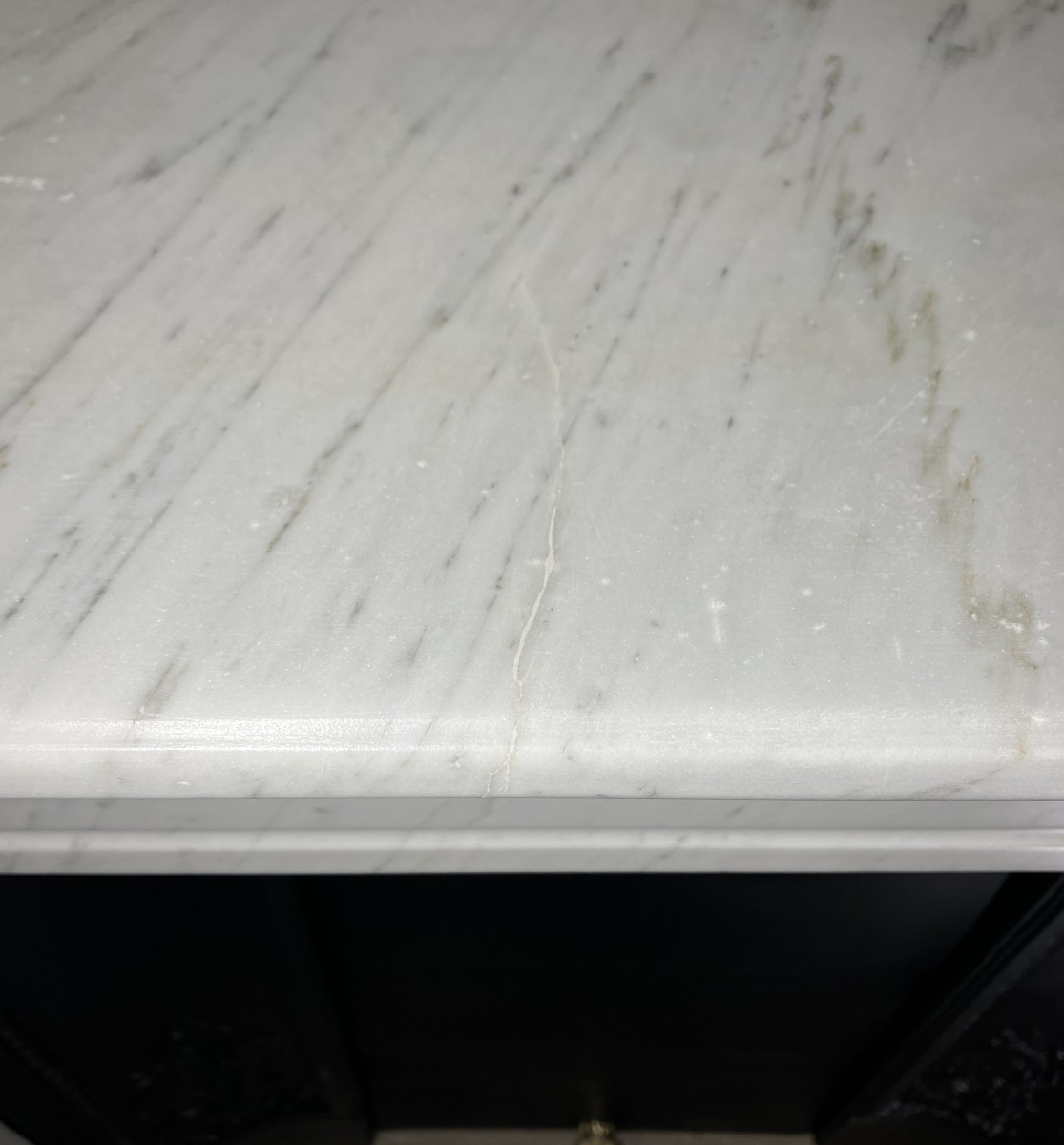 Petite Cheminée Ancienne de Style LOUIS XVI en Marbre Blanc Veiné.-photo-7