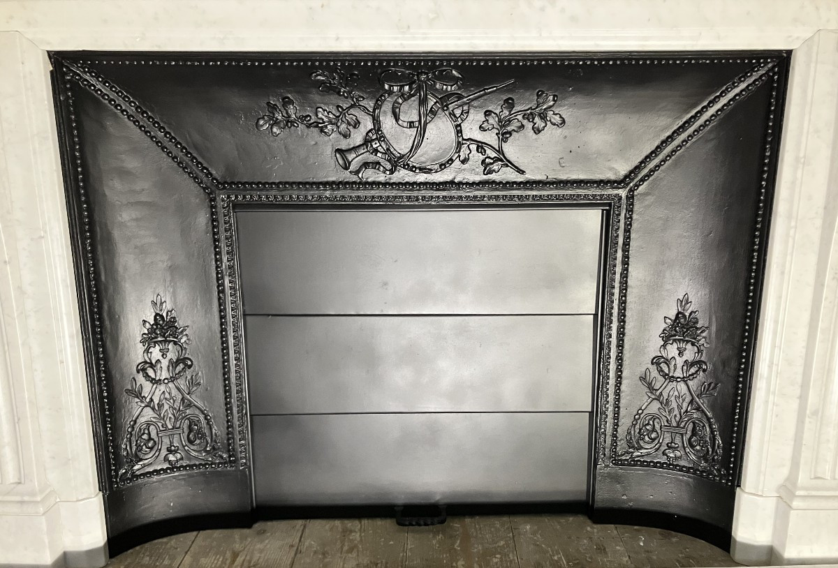 Grande Cheminée Ancienne de Style LOUIS XVI en Marbre Blanc veiné.-photo-2