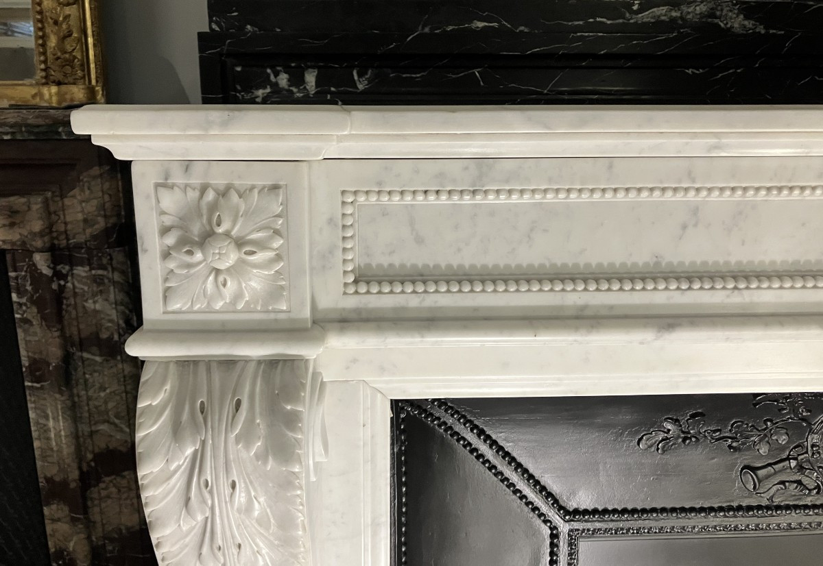 Grande Cheminée Ancienne de Style LOUIS XVI en Marbre Blanc veiné.-photo-1