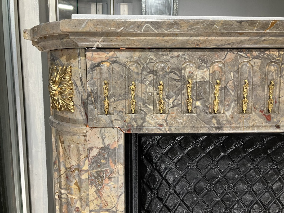 Cheminée Ancienne a Bronzes de Style LOUIS XVI en Marbre Sarrancolin.-photo-2