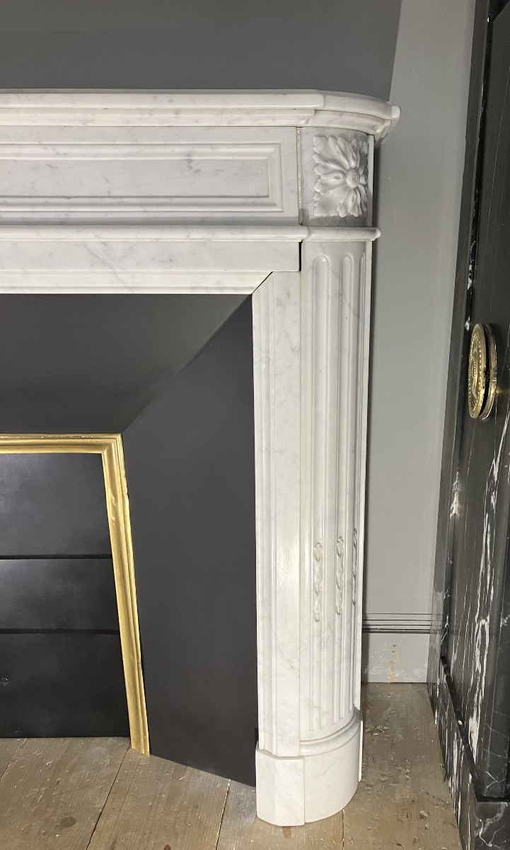 Antique Louis XVI Style Fireplace In White Veined Marble.-photo-4