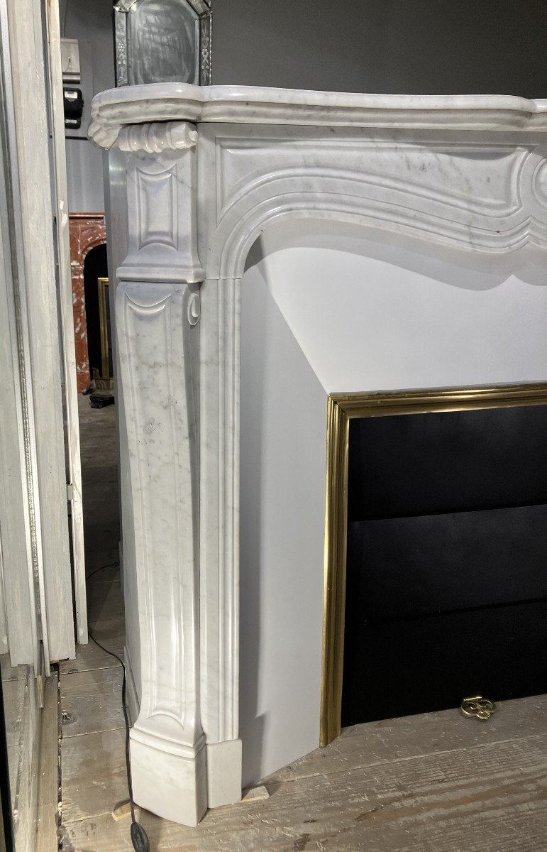 Antique Louis XV Style Fireplace In White Veined Marble.-photo-4