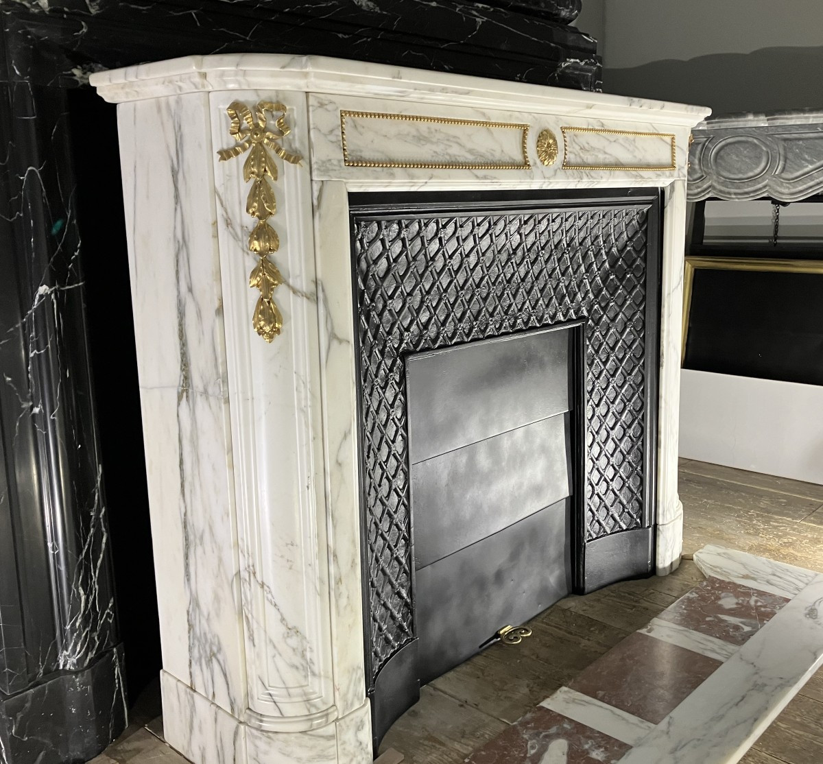 Antique Louis XVI Style Fireplace With Bronze Mounts In Calacatta Marble.-photo-4