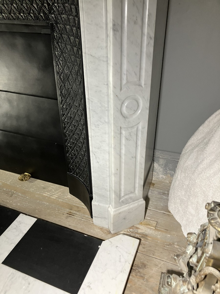 Petite Cheminée Ancienne de Style LOUIS XV en Marbre Blanc veiné.-photo-5