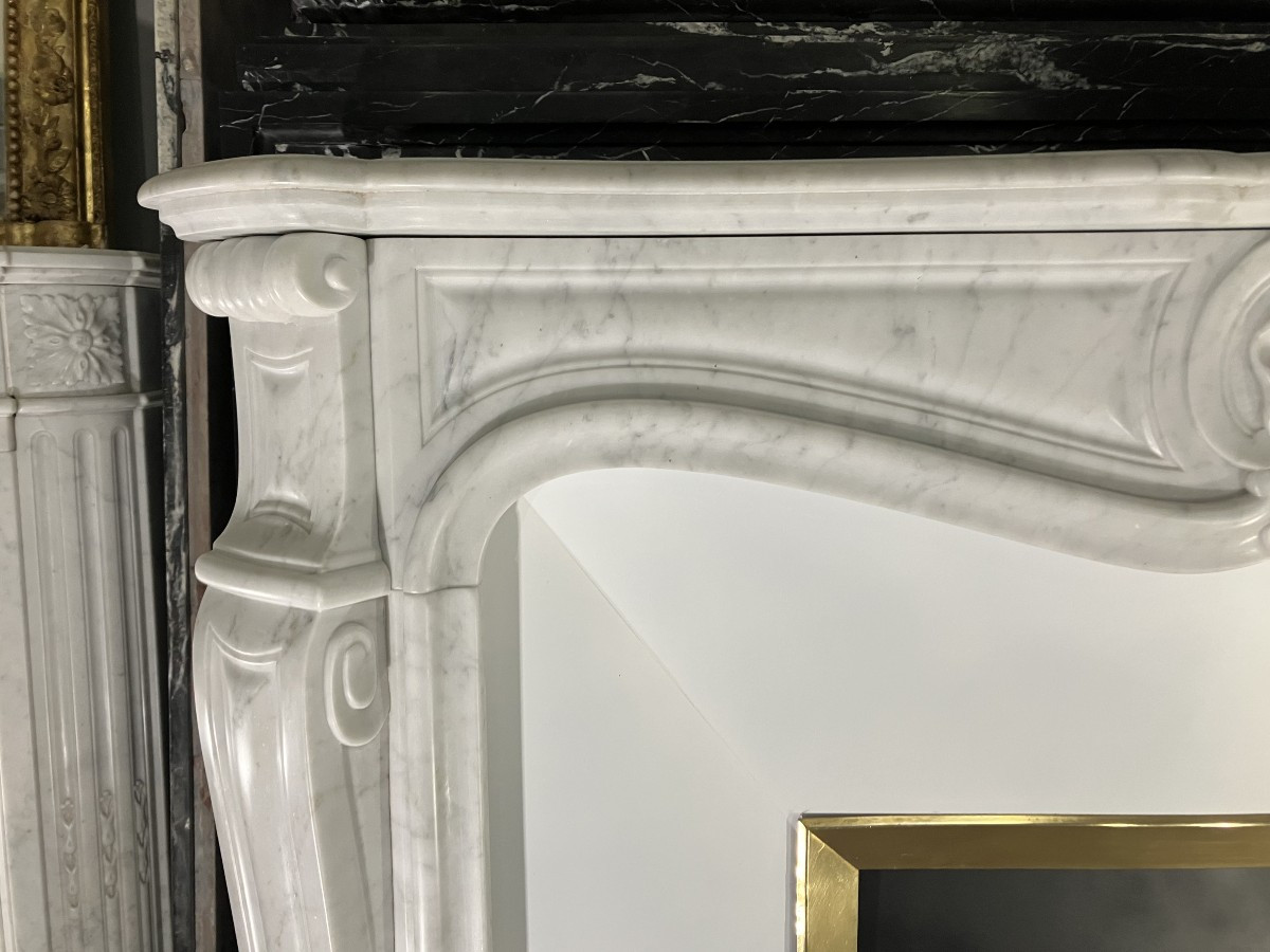Cheminée Ancienne de Style LOUIS XV en Marbre blanc veiné.-photo-1