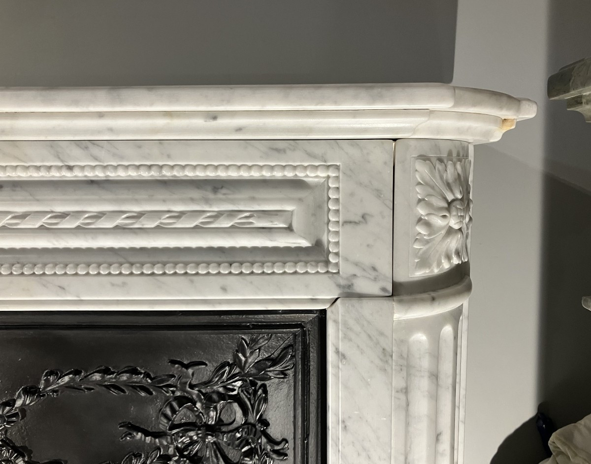 Cheminée Ancienne de Style LOUIS XVI en Marbre Blanc veiné.-photo-3
