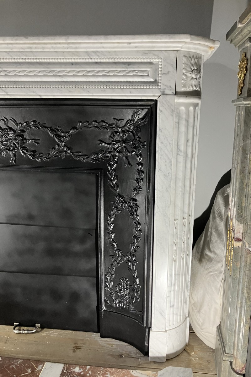 Cheminée Ancienne de Style LOUIS XVI en Marbre Blanc veiné.-photo-4