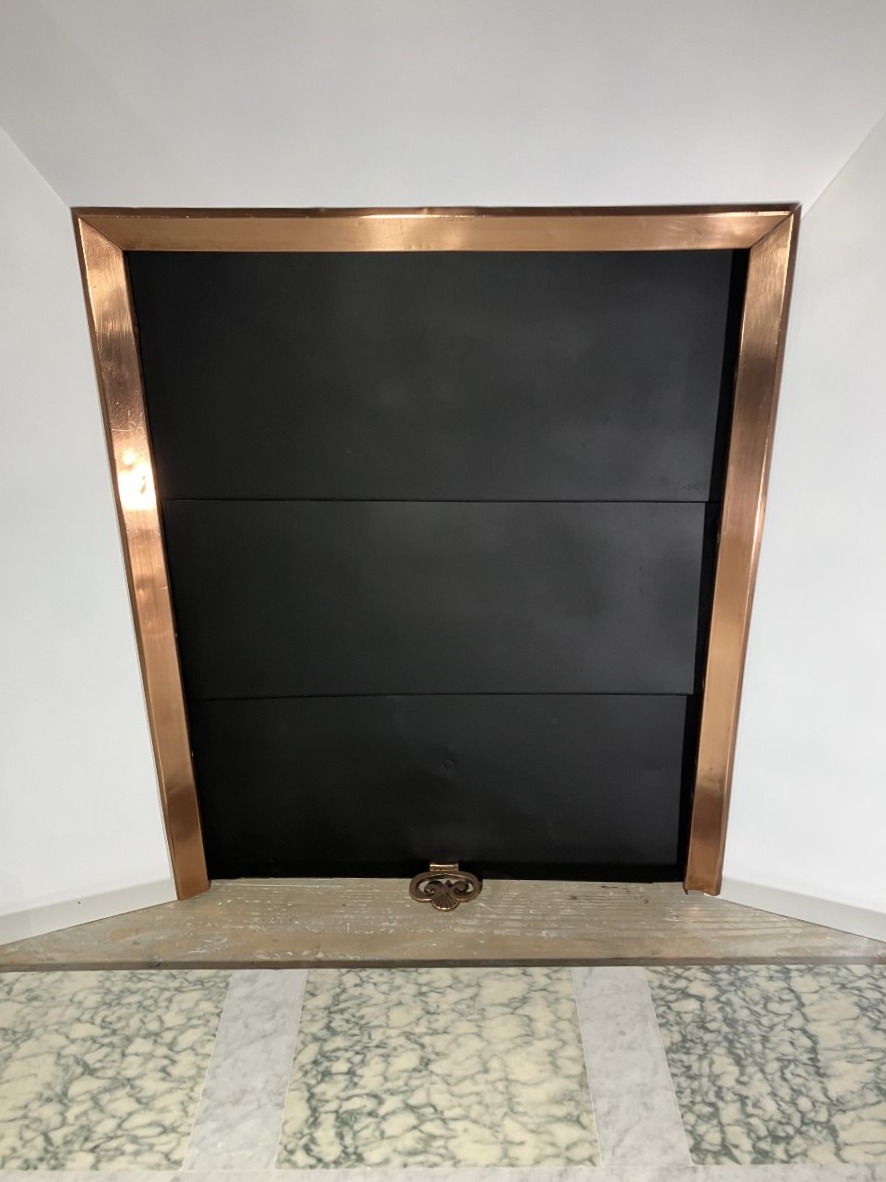 Small Antique Art Deco Fireplace In Veined White Marble.-photo-8
