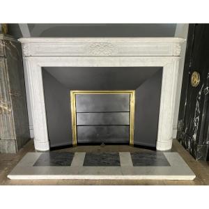 Cheminée Ancienne de Style LOUIS XVI en Marbre blanc veiné.