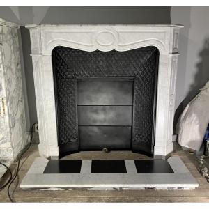 Petite Cheminée Ancienne de Style LOUIS XV en Marbre Blanc veiné.