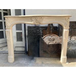 Cheminée Ancienne de Style LOUIS XV en Pierre.