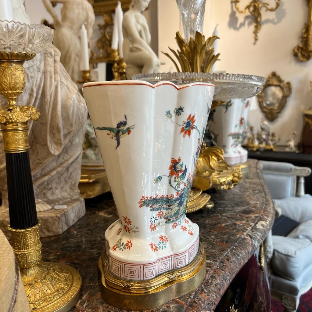Paire De Vases En Porcelaine De Chantilly Polylobés Montés Bronze Doré Fin XIX Ieme -photo-3