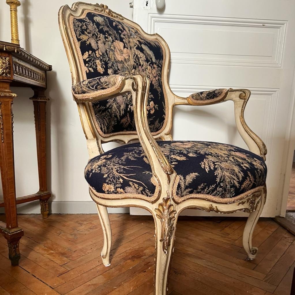 Salon De Style Louis XV ( 3 Pièces) En Bois  Laqué Et Doré Recouvert D’une Tapisserie Epoque XIX I-photo-1