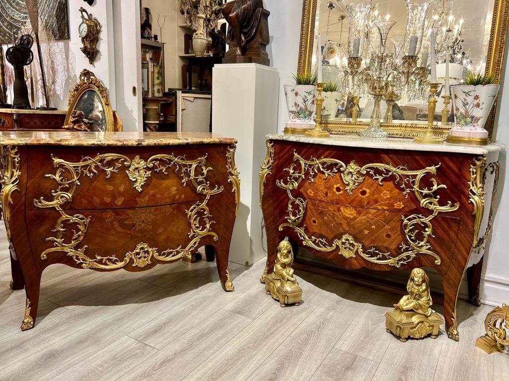 Paire De Commodes d’apparat De Style Louis XV En Marqueterie  De Fleurs D’époque  Fin XIX Ieme 