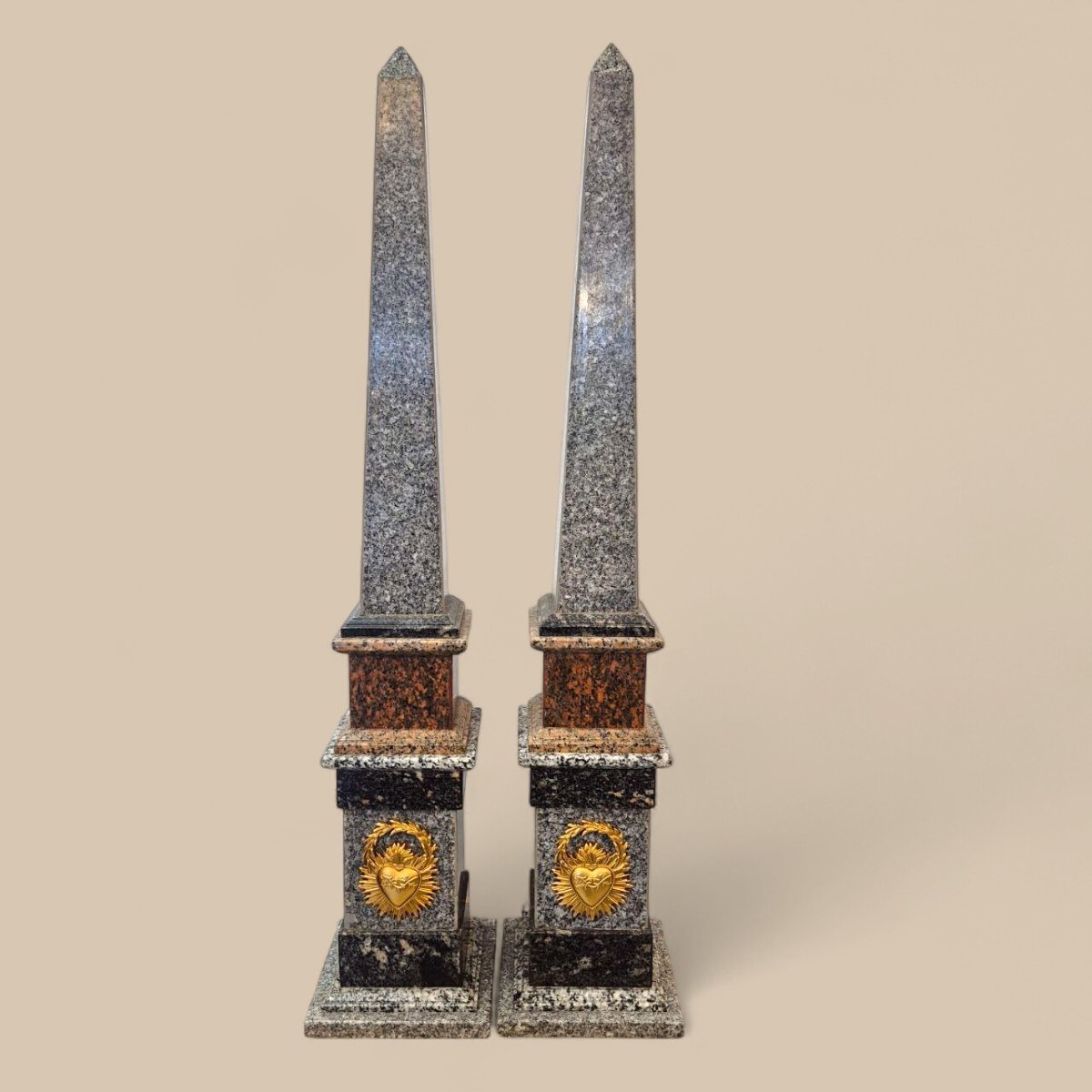 Paire de grandes obélisques en porphyre, granite et bronze de style Empire, 19ème siècle-photo-2