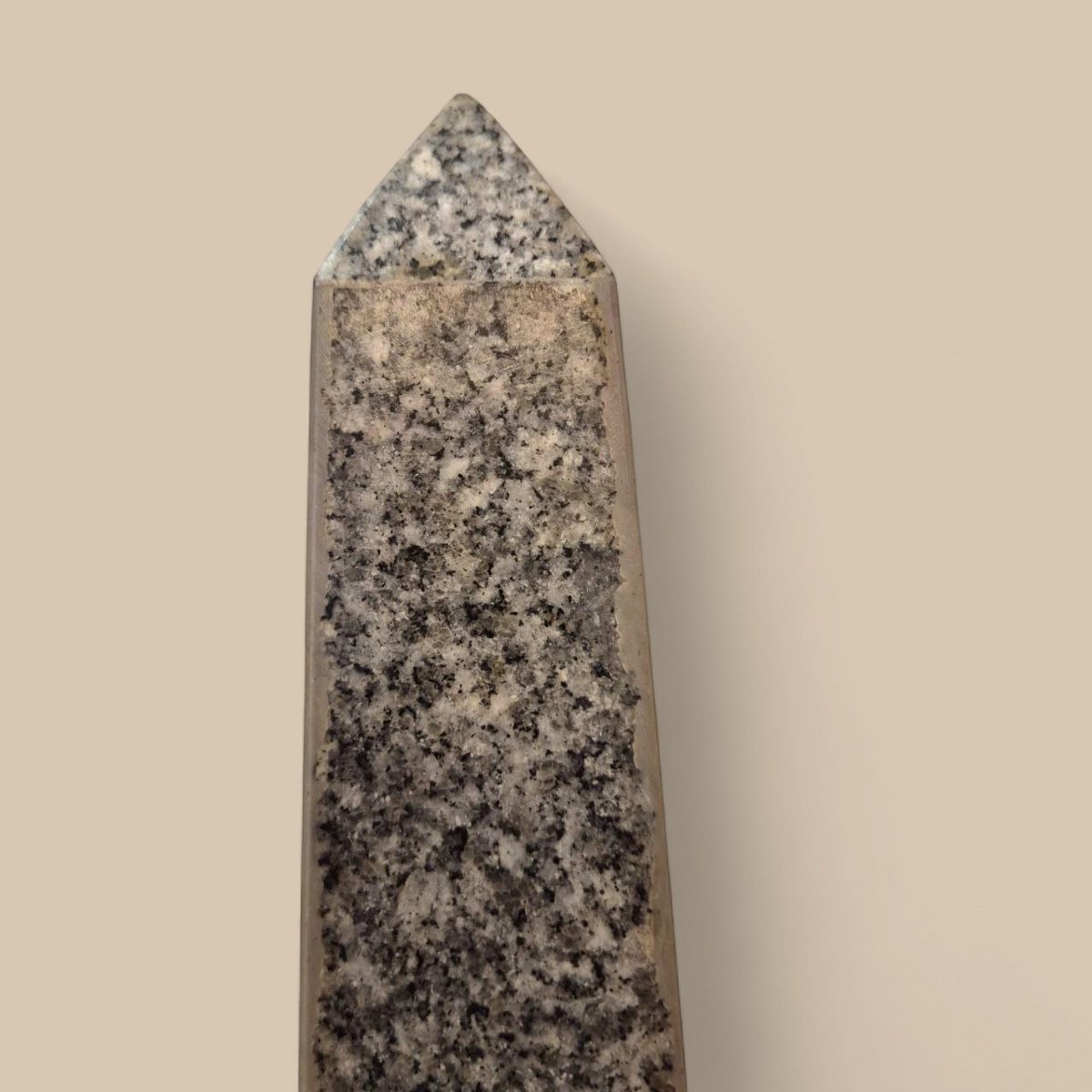 Paire de grandes obélisques en porphyre, granite et bronze de style Empire, 19ème siècle-photo-3