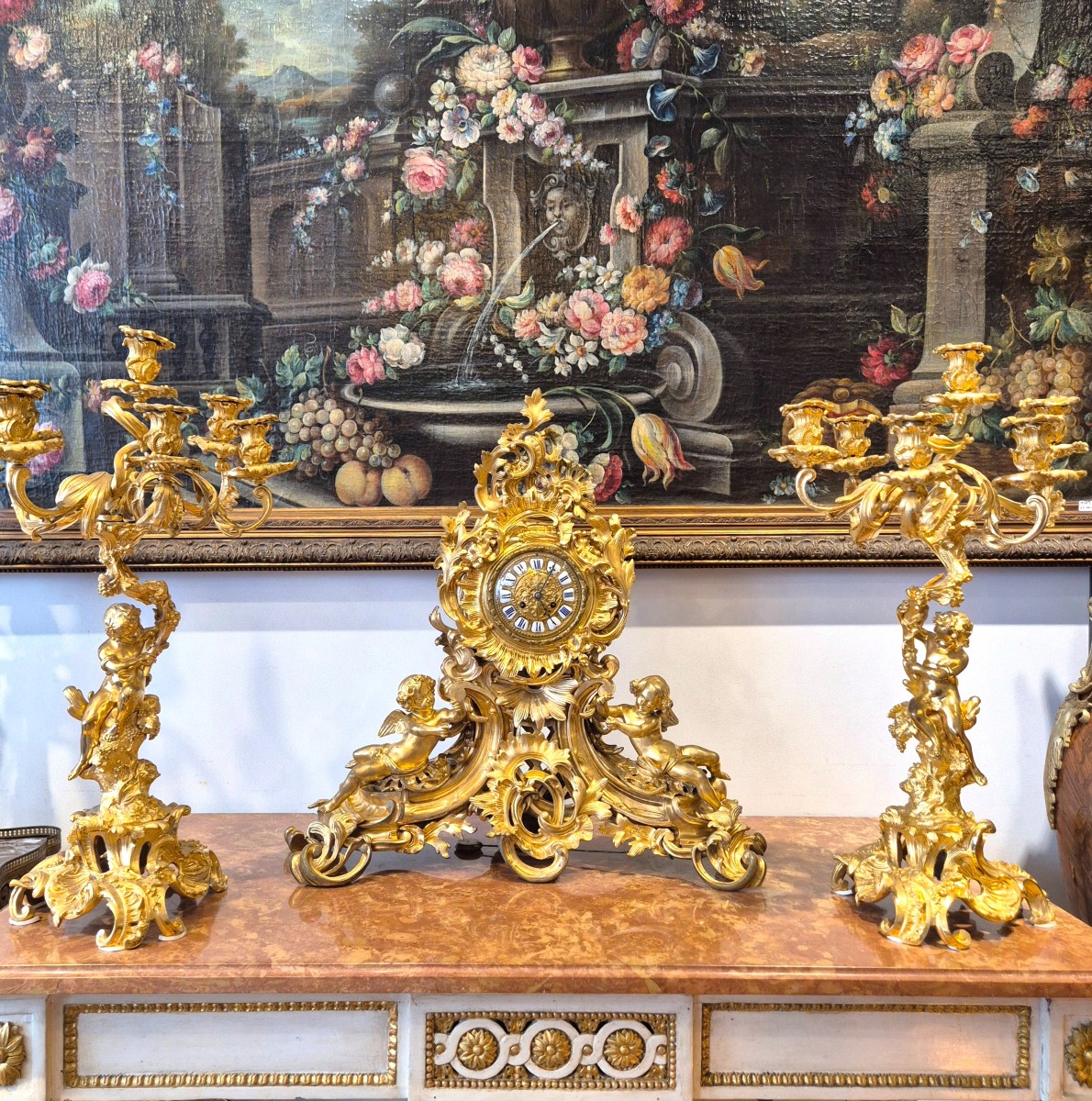Grande garniture de cheminée en bronze doré rocaille – France, XIXe siècle