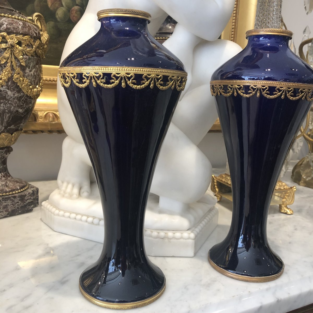 Paire Vases Bleu De Sevres De Forme Balustre Montée De Guirlandes En Pomponne Doré Début XX Iem-photo-2