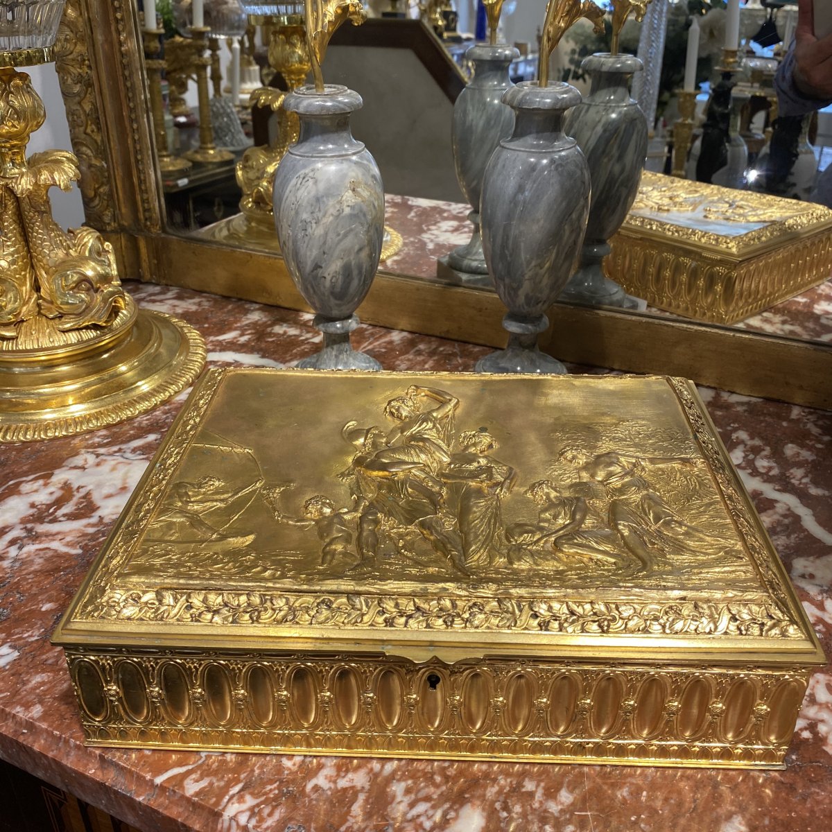 Large Napoleon III Box In Gilt Bronze Decor D An Antique Scene-photo-5