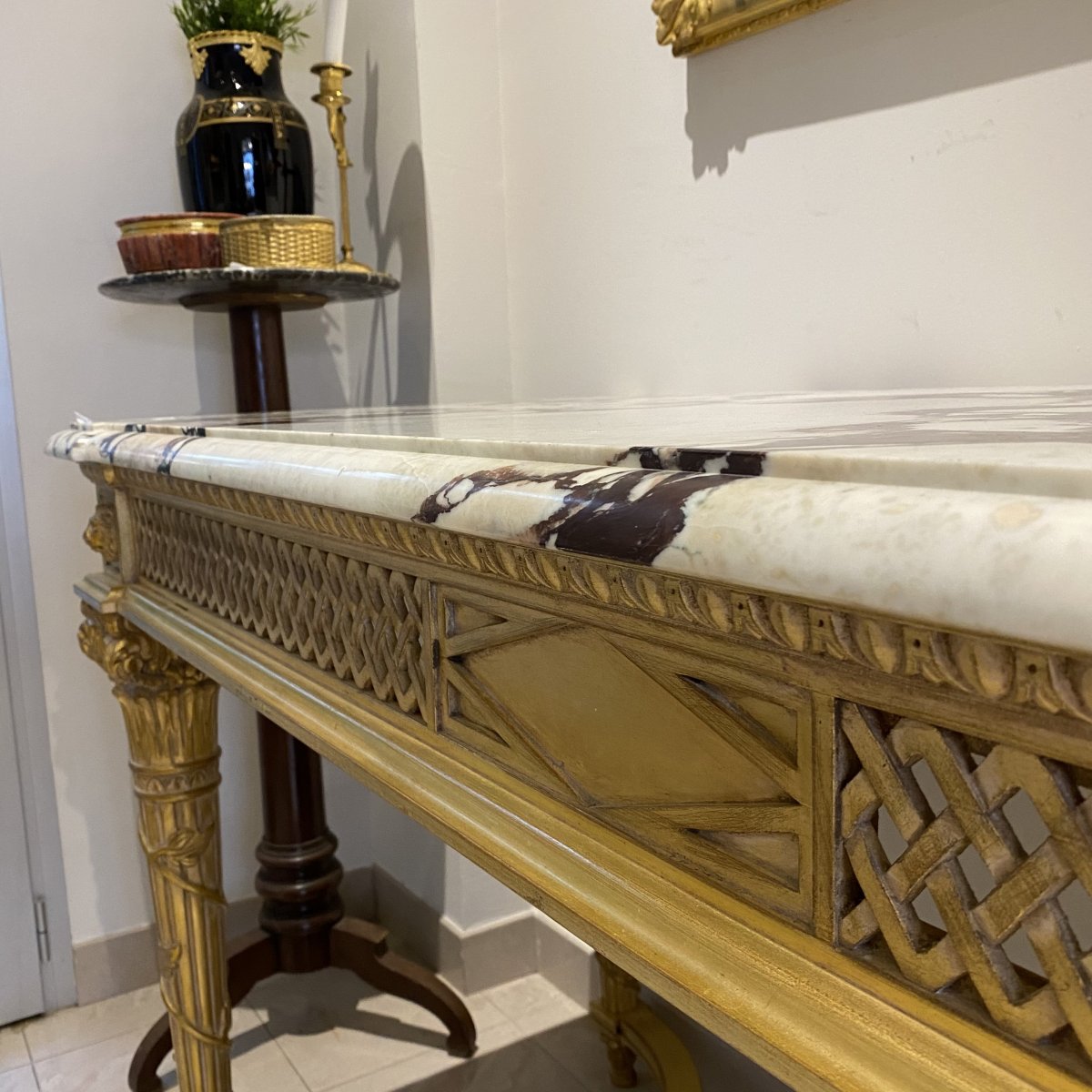 Grande Table Console De Style Louis XVI En Bois Doré Décors Aux Carquois Dessus Marbre Brèche -photo-7