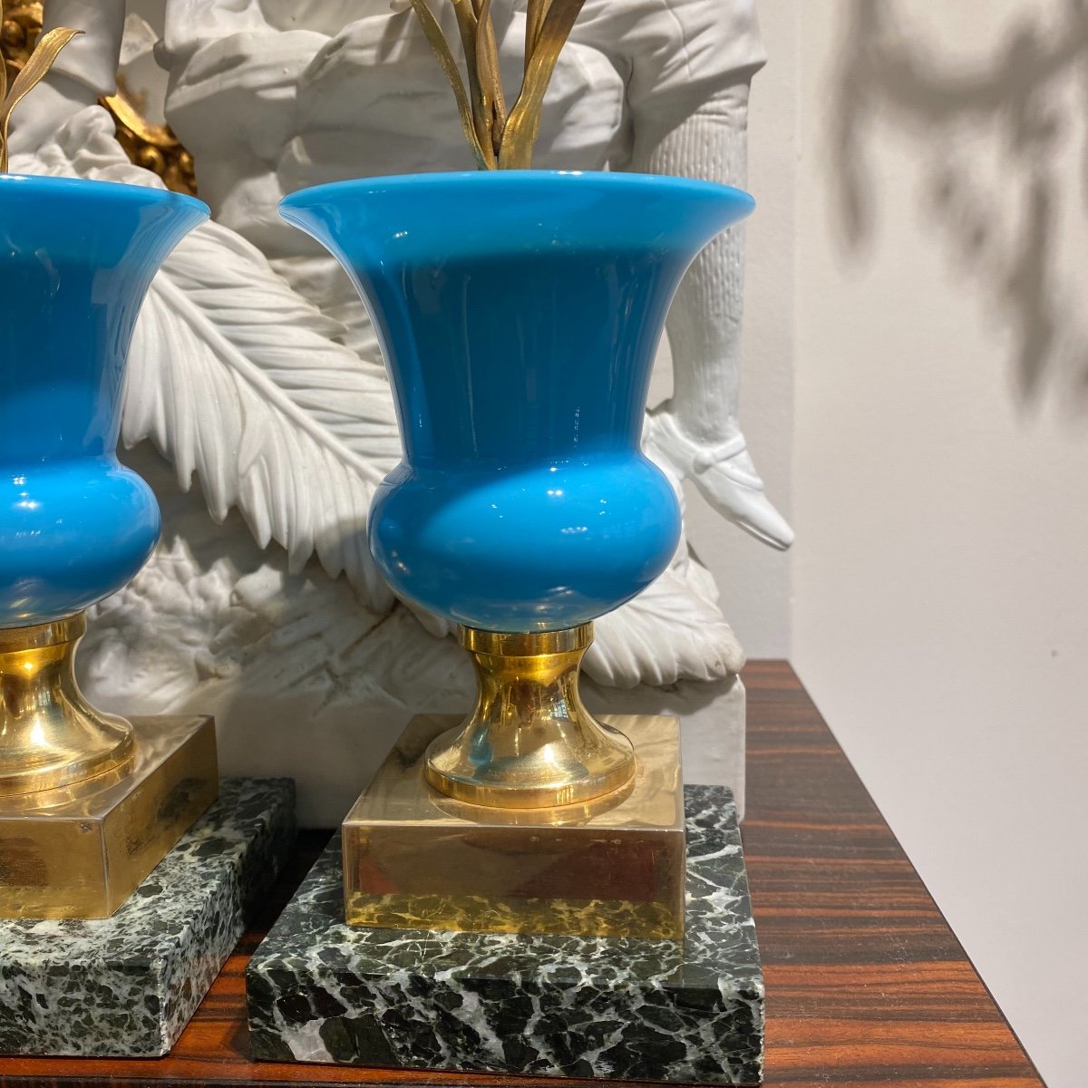 Pair Of Vase Covered In Blue Opaline Mounted With A Lid Decorated With Reeds And Socles-photo-2