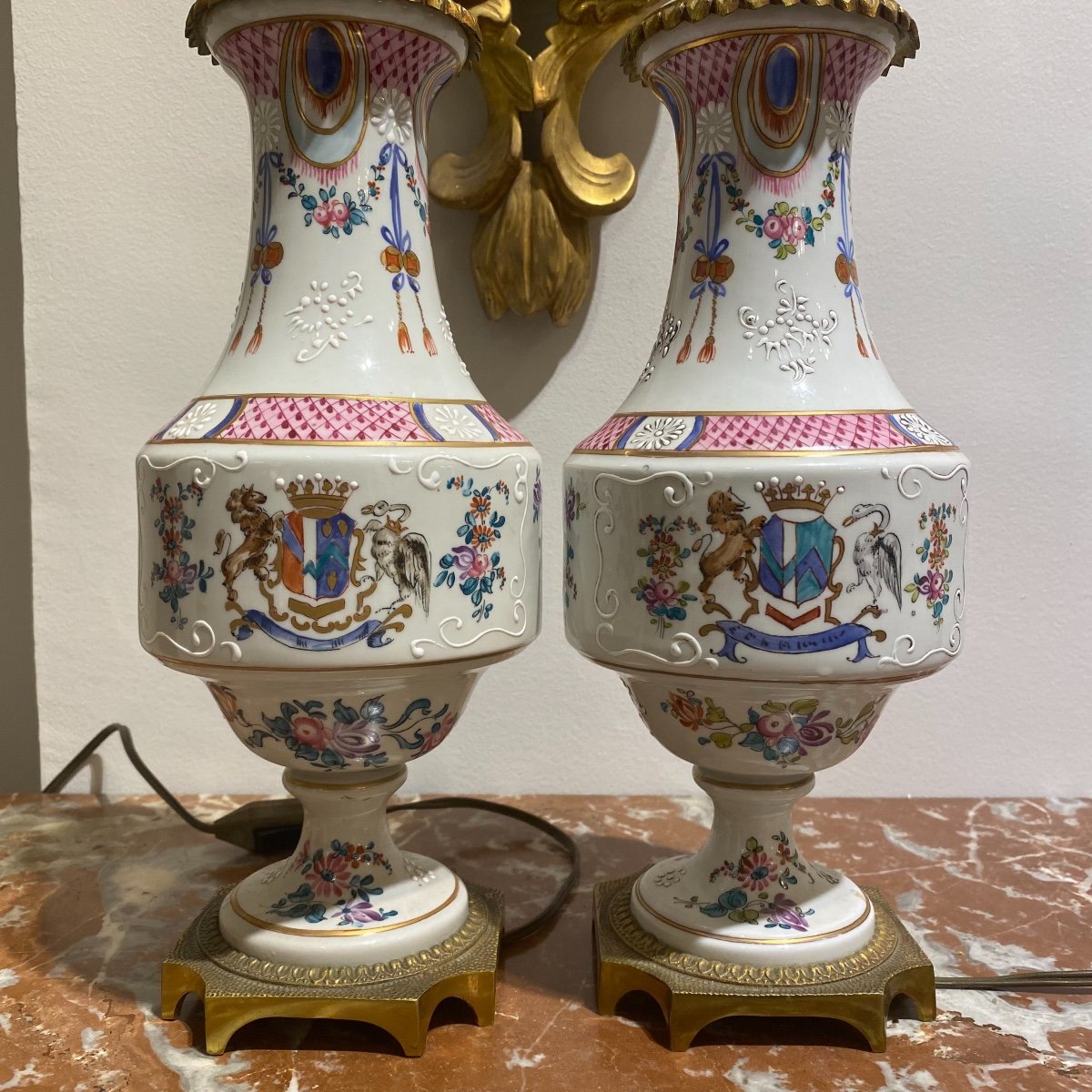 Paire De Lampes En Porcelaine De Chine De La Famille Rose Maison Samson  -photo-3