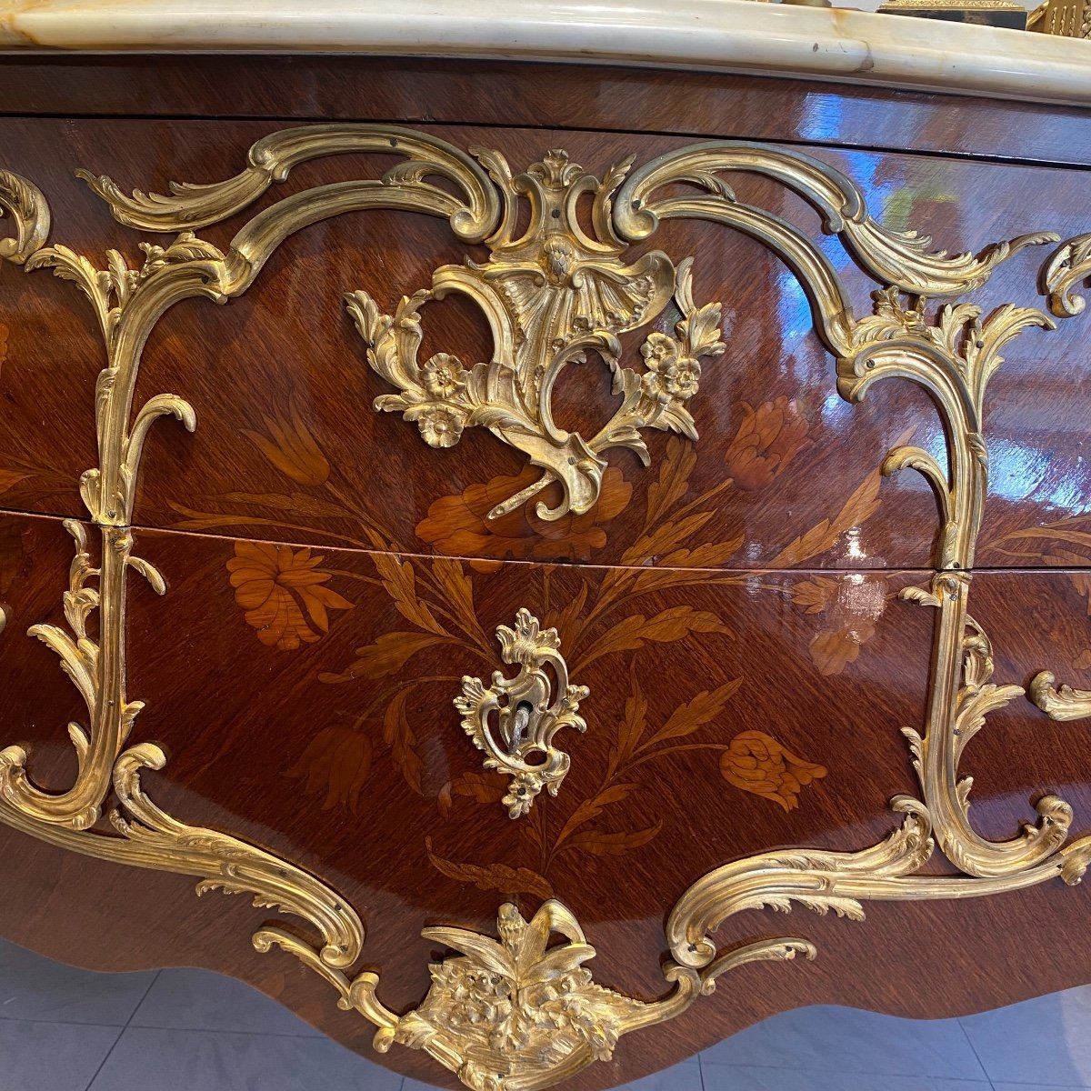 Louis XV Style Dresser In Flower Marquetry, Beautiful Golden Bronze Trim-photo-6