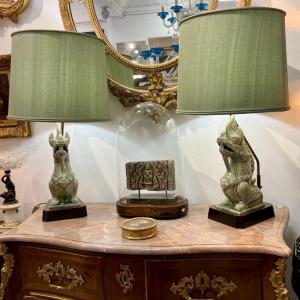 Paire De Lampes En Porcelaine De Celadon à Décor De Chien De Fö époque Début XX Ieme 