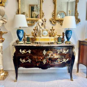 Large Curved Chest Of Drawers In Chinese Lacquer Louis XV Style From The Late XIX Ieme Period