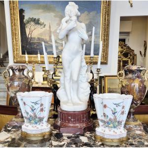 Statue en marbre de Carrare sur socle en marbre griotte de la déesse Chloris, XIXᵉ siècle