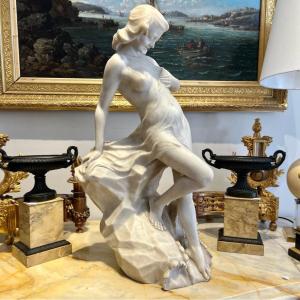 Sculpture En Marbre De Carrare D’une Jeune Femme à La Sortie  Du Bain D’époque Fin XIX Ieme 